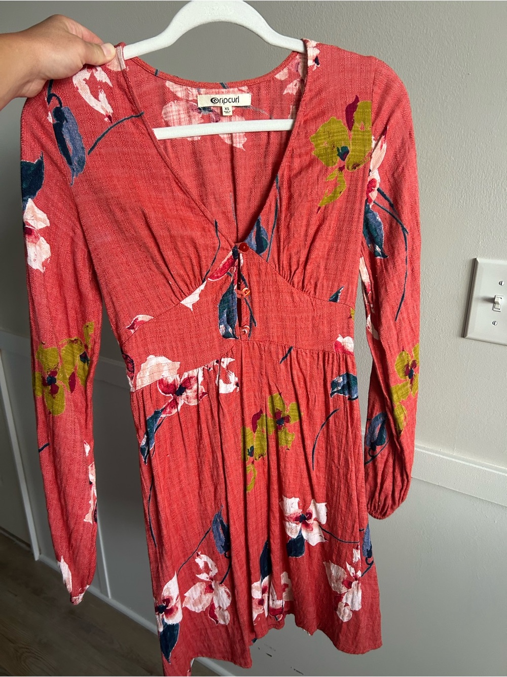Rip Curl Coral Red Floral V-Neck Long Sleeve Dress - Picture 1 of 3